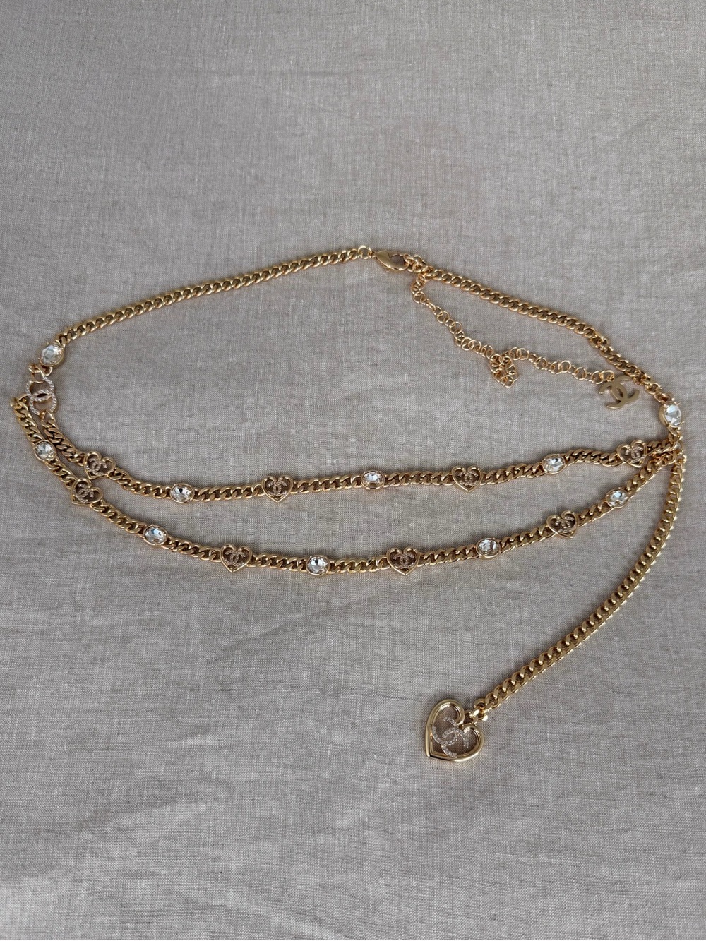 ✨CHANEL Gold Heart Charm Chain Belt with Crystal Accents💛 - Picture 5 of 13
